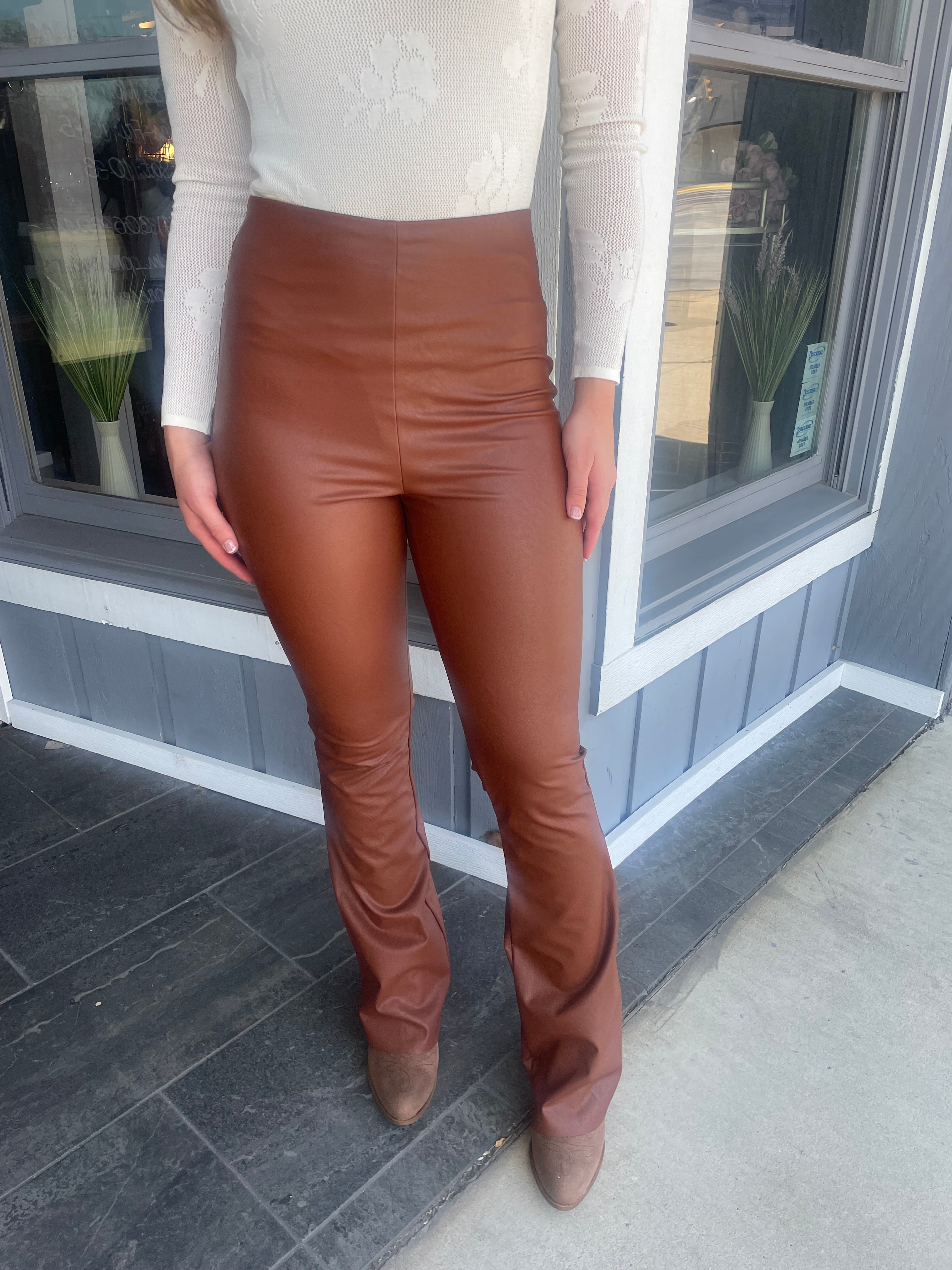 Leather flare pants 😍  Leather pants, Leather pants outfit, Flared pants  outfit